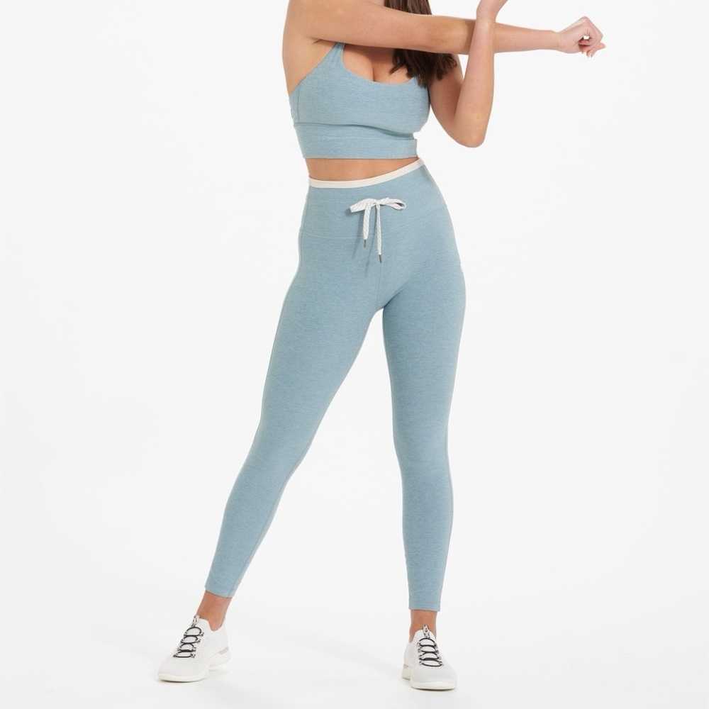 Vuori Blue Women's Workout Top and Leggings - Workout Set Size Small - Picture 2 of 16